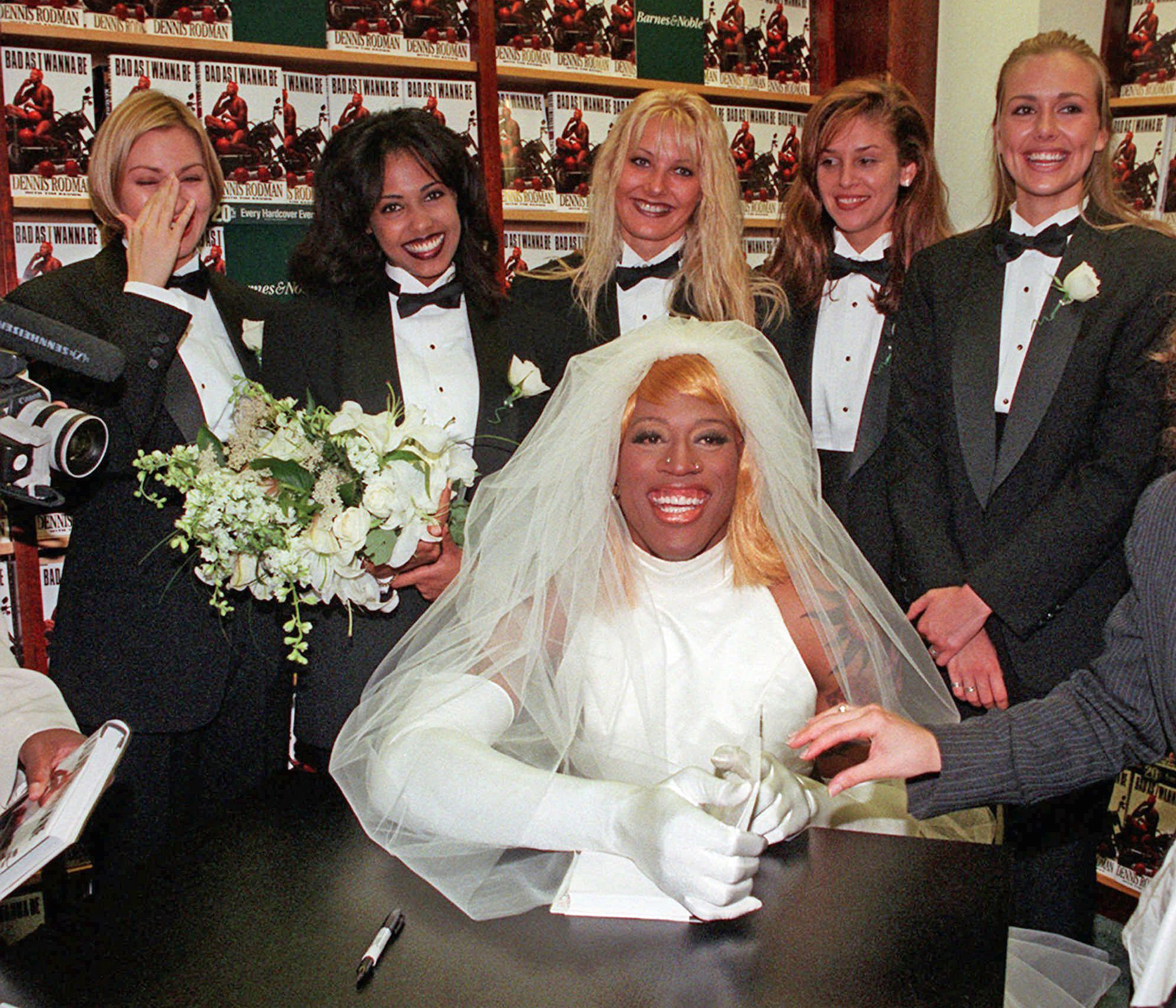 Dennis Rodman wedding dress 1996 - Iconic celeb fashion ...