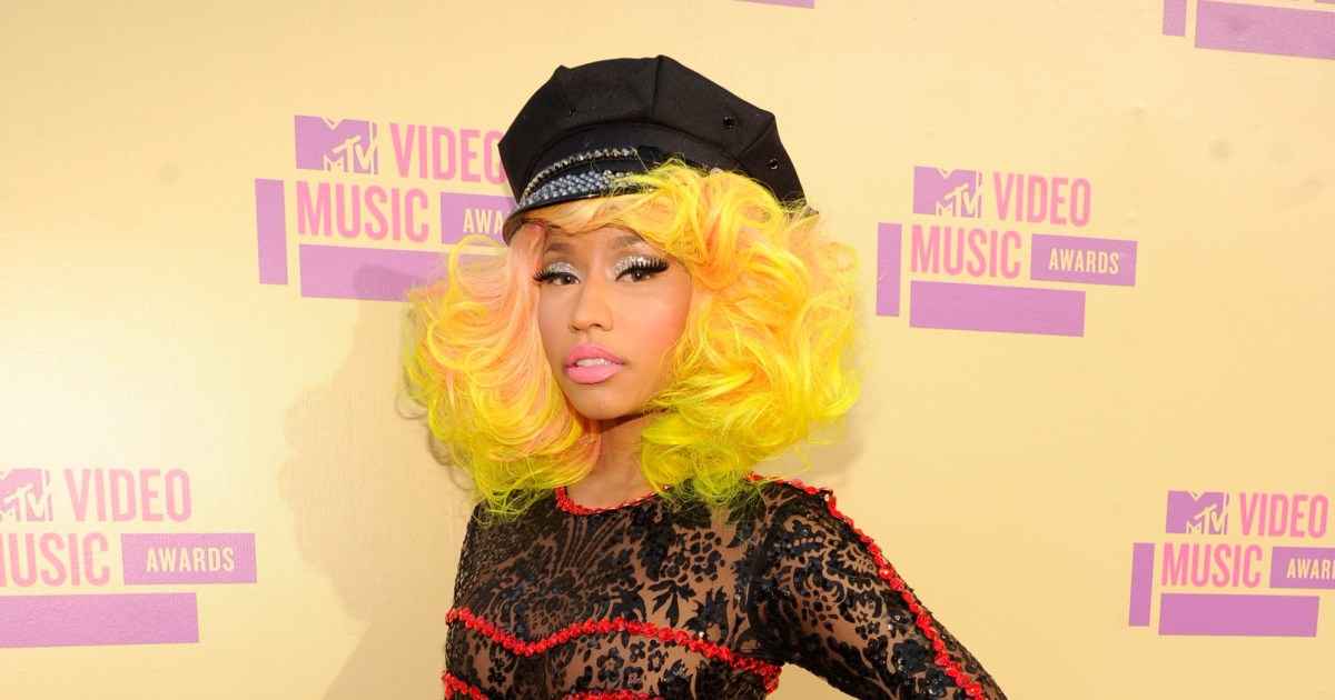 Nicki Minaj's Tiny Waist: Says Big Chest Is 'Misleading' In Video