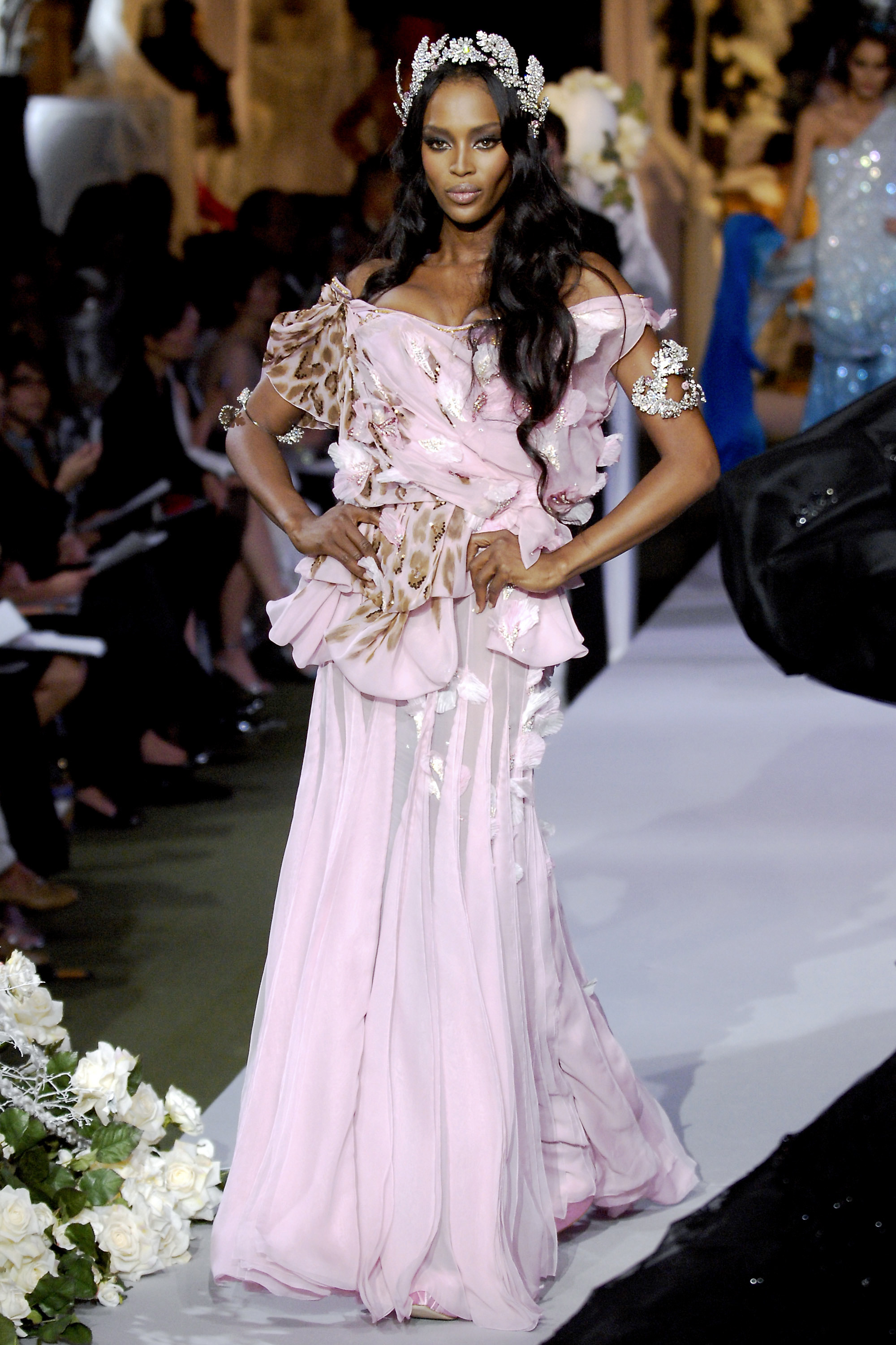 Naomi Campbell S Most Iconic Moments On The Runway Naomi Campbell - Vrogue