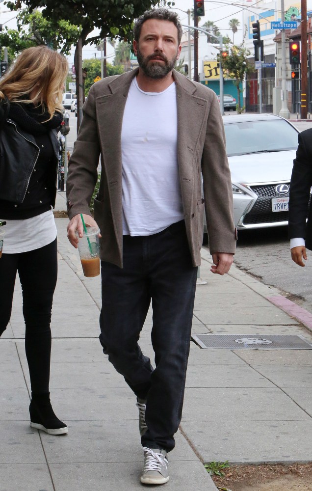 Ben Affleck spends time with Jennifer Garner and Lindsay Shookus over ...
