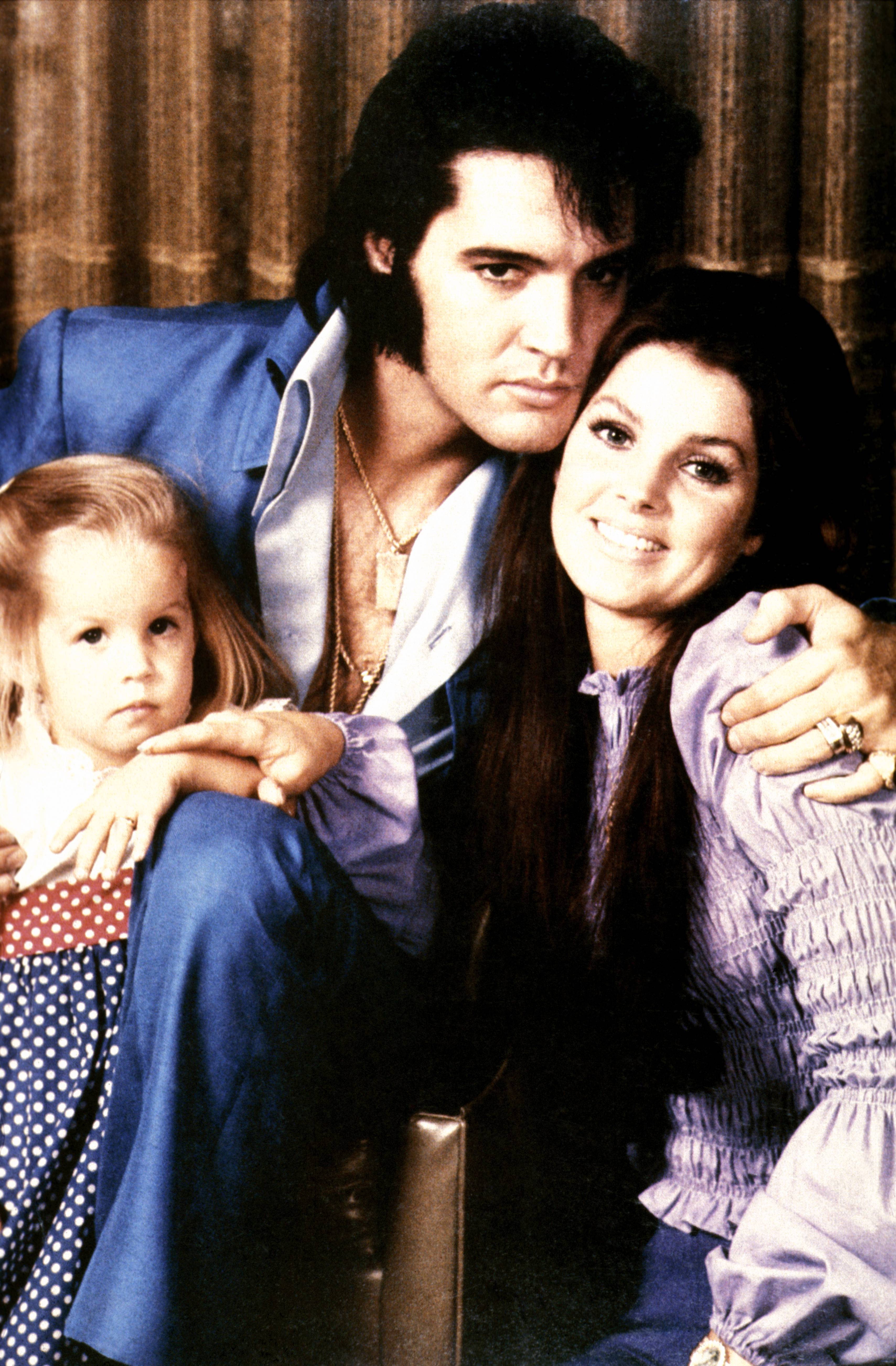 New Photo: Elvis Presley'S 14-Year-Old Twin Grandchildren -- See His  Relatives Then And Now | Gallery | Wonderwall.Com