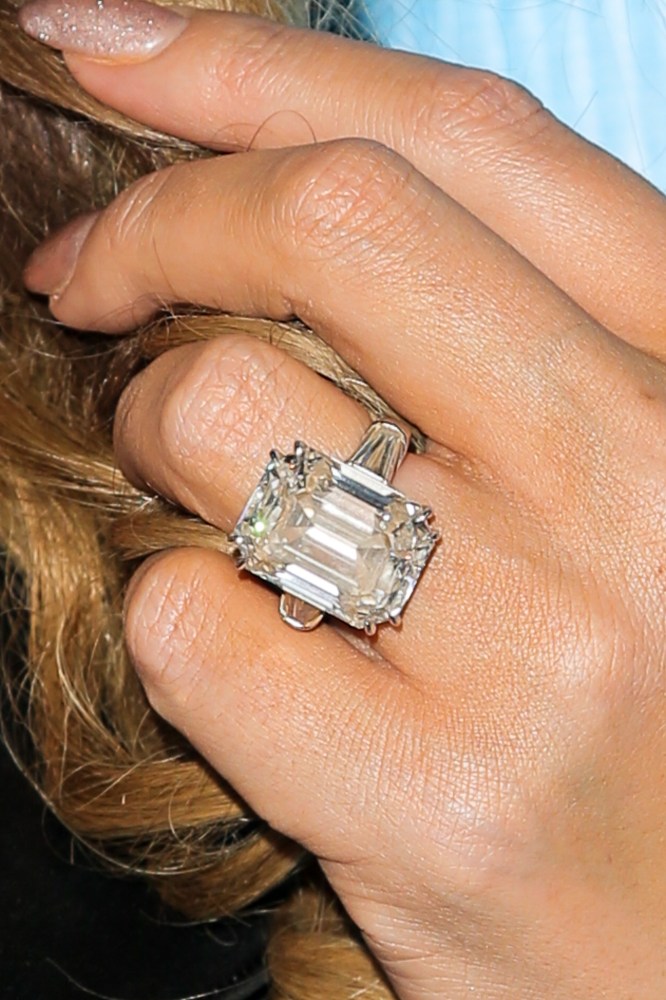 Mariah Carey Sells 35-Carat Diamond Engagement Ring From Ex-Fiance James  Packer | Wonderwall.Com