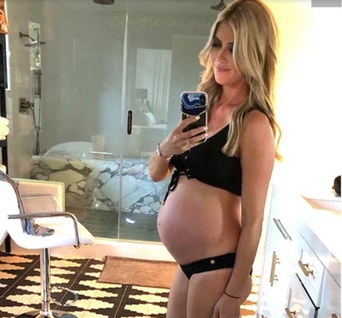 Christina Anstead shows off her bump at 34 weeks, plus more news.
