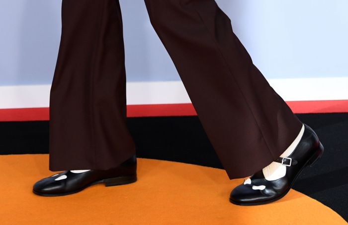 Harry Styles Wearing Chelsea Boots - Harry Styles Reveals The Reason He ...