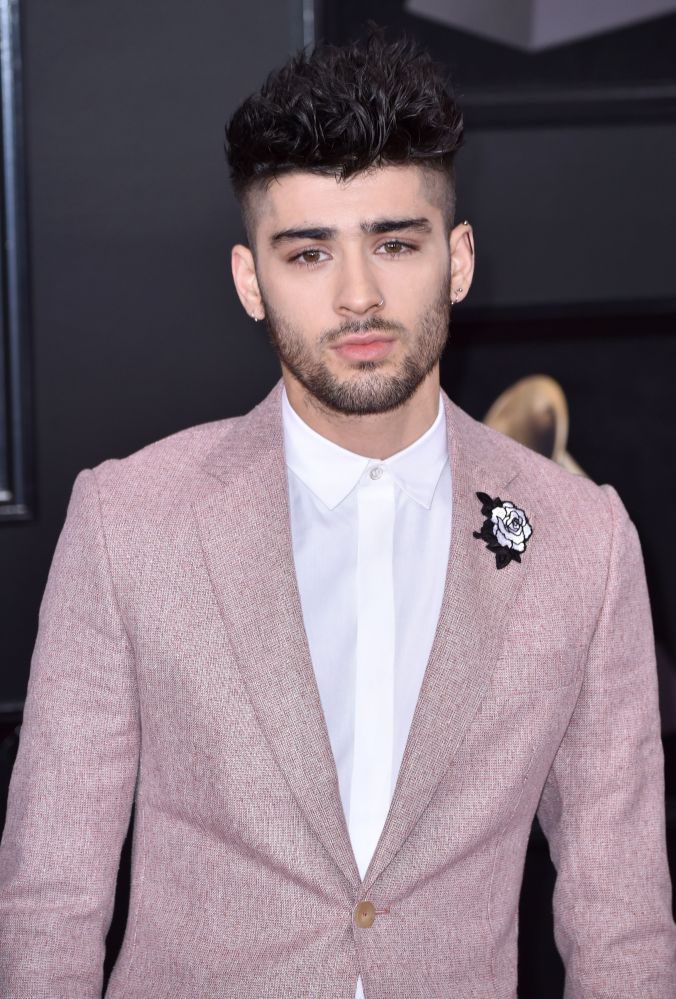 Zayn Malik ends up shirtless in confrontation outside NYC bar ...
