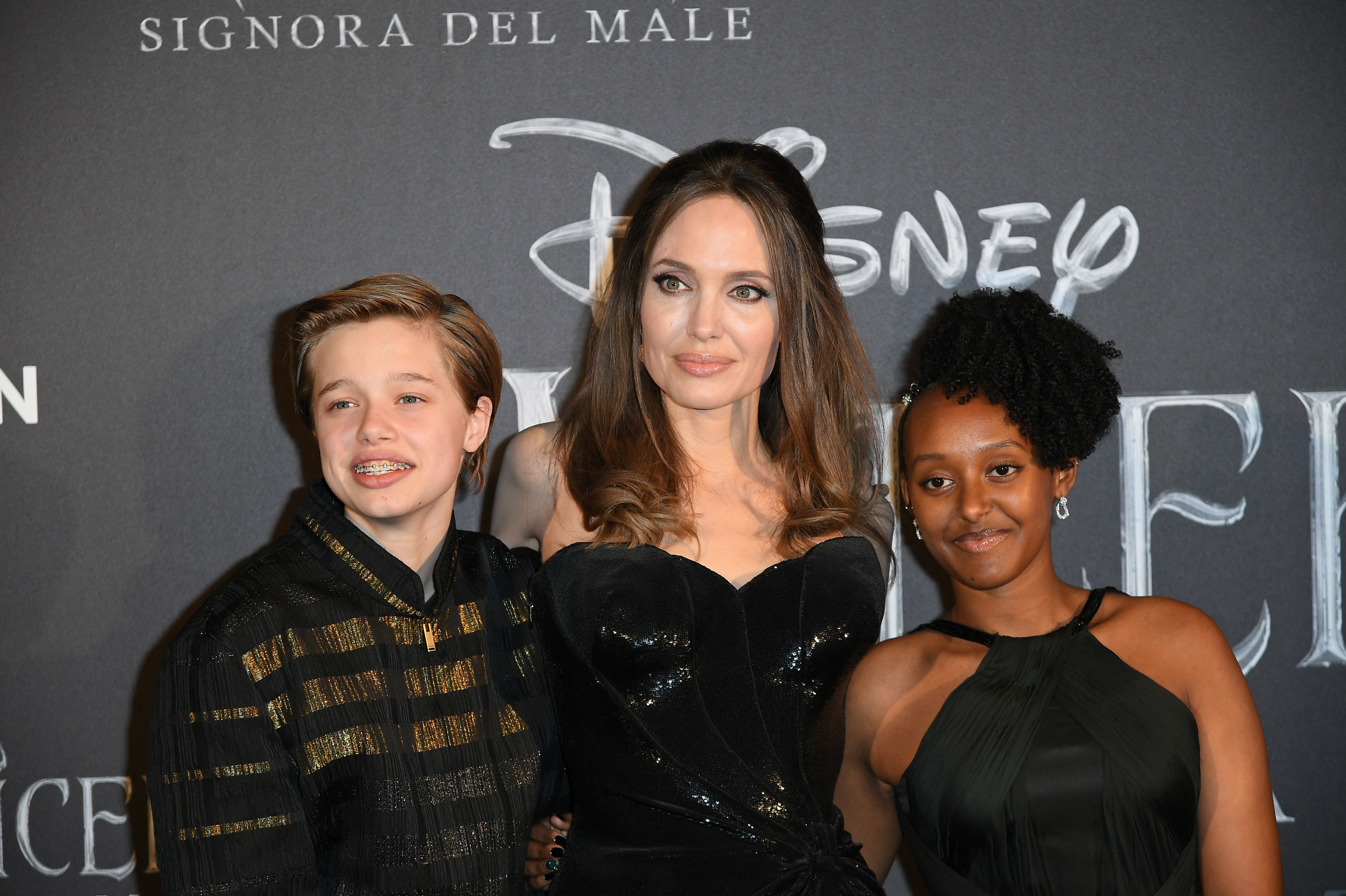 Angelina Jolie With Her Children Arrives To Diner In Paris NB   Imagelinkglobal ILG: Product: ILEA000767263｜Photos & Images & Videos｜KYODO  NEWS IMAGES INC