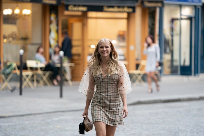Camille Razat Wears Disco Pumps at 'Emily in Paris' Season 3 Premiere –  Footwear News