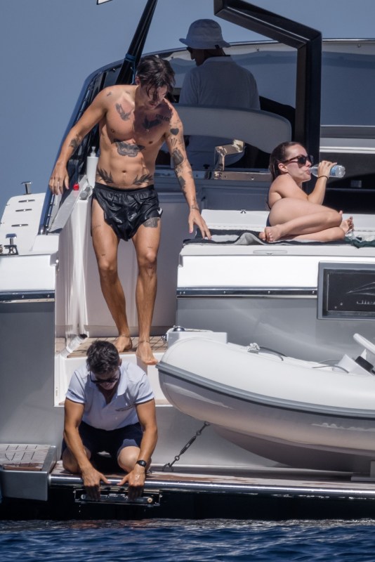 Leaked sofia richie sunbathes in pink bikini on a yacht