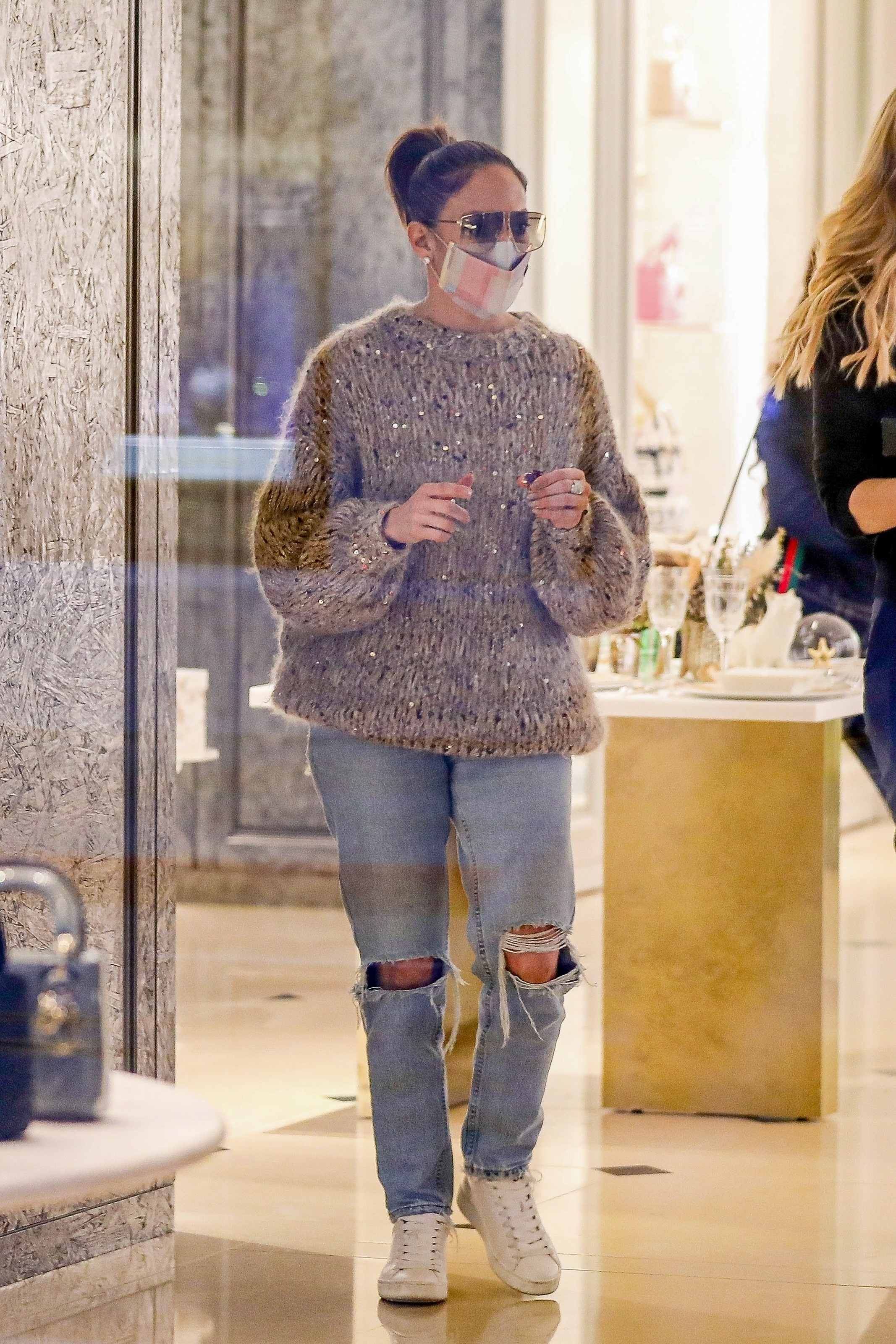 See what J.Lo wears to go Christmas shopping on Rodeo Drive, plus