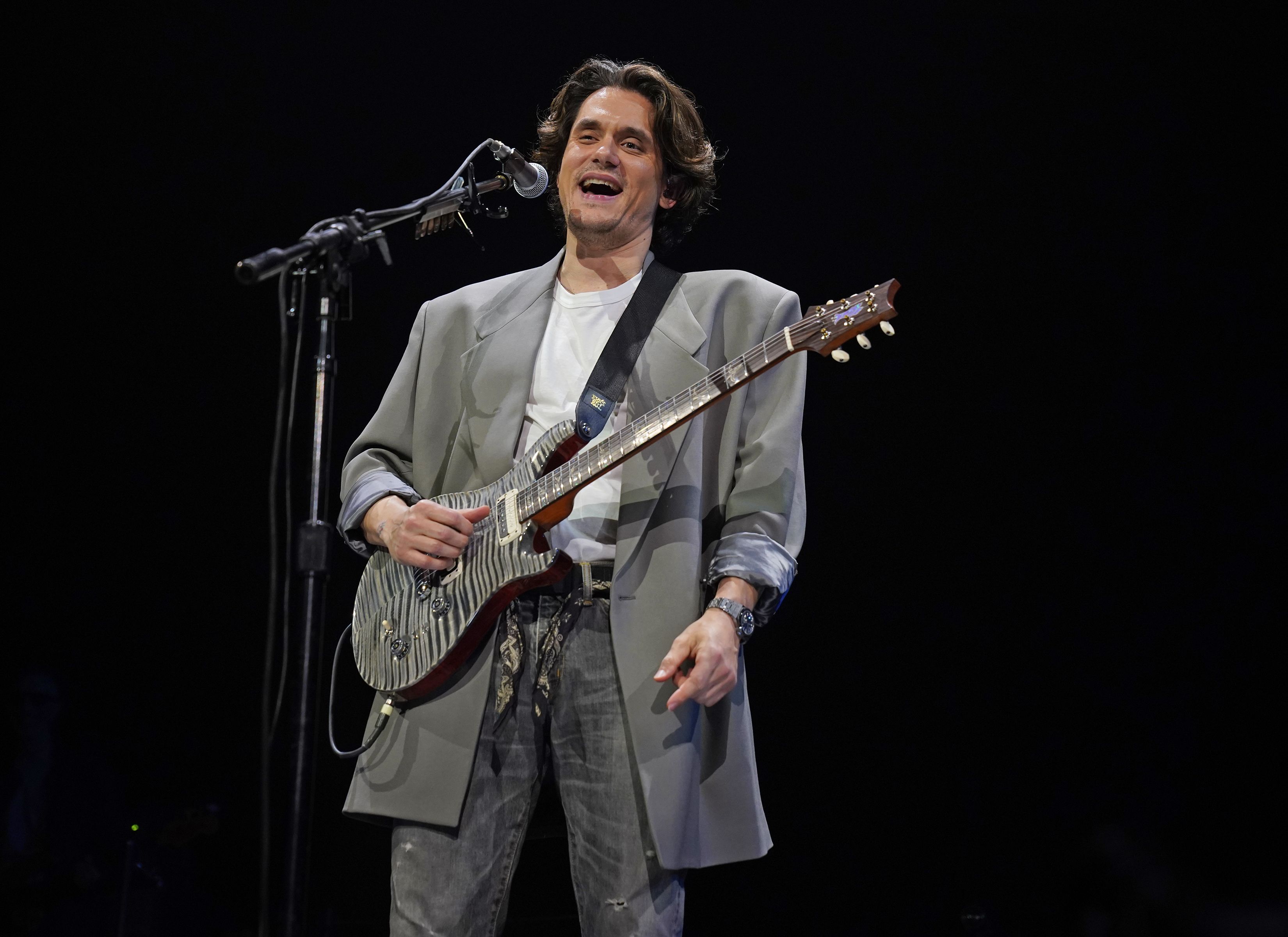 John Mayer goes on funny mid-concert diatribe after fan invites him to  hotel room 