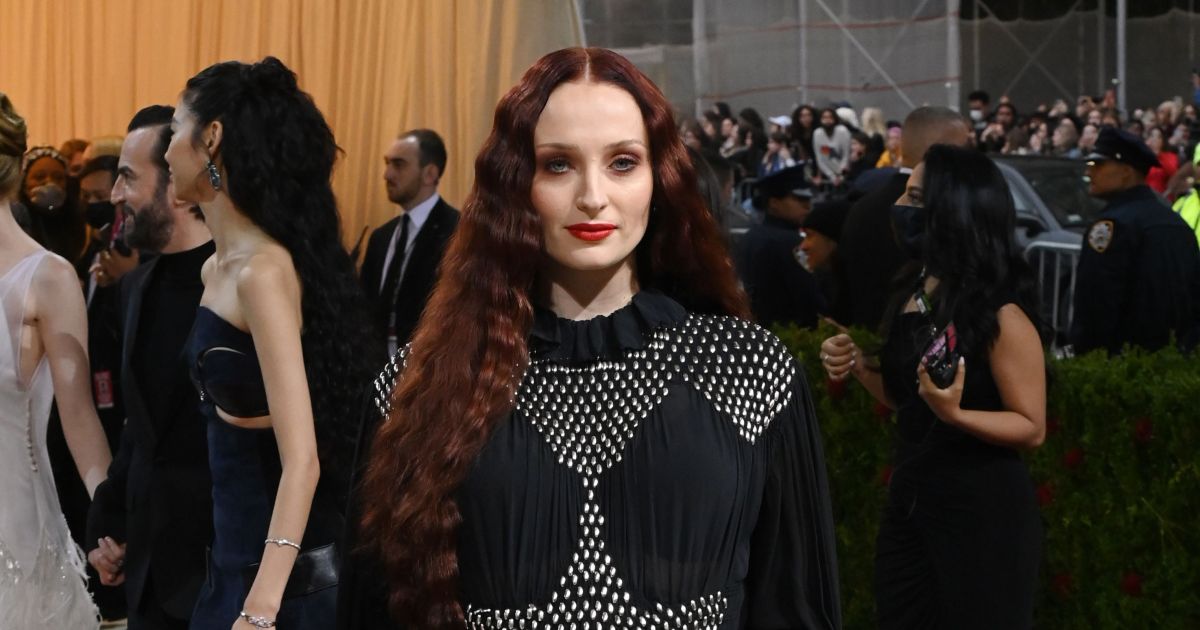 Sophie Turner believes she'll 'exhibit signs on trauma' due to 'Game of Thrones' content.jpg