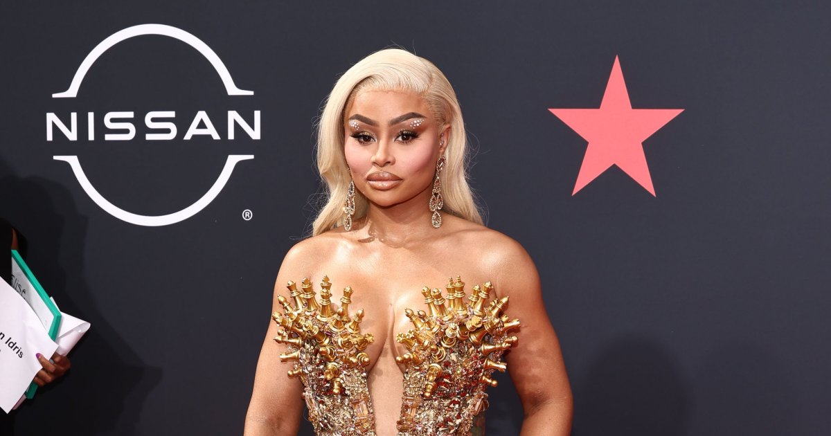 Boo hoo! Black Chyna complained about giving up 3 of her cars to pay for child support, plus more of the craziest examples from 2022 that prove stars are nothing like us￼.jpg
