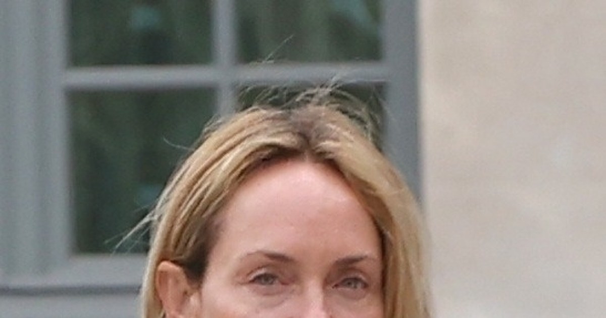 A '90s supermodel, 48, looks fresh-faced in Paris, plus more celebs without makeup in 2022.jpg