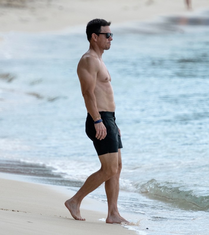 Movie star has fun in the sun, more stars on vacation | Gallery ...